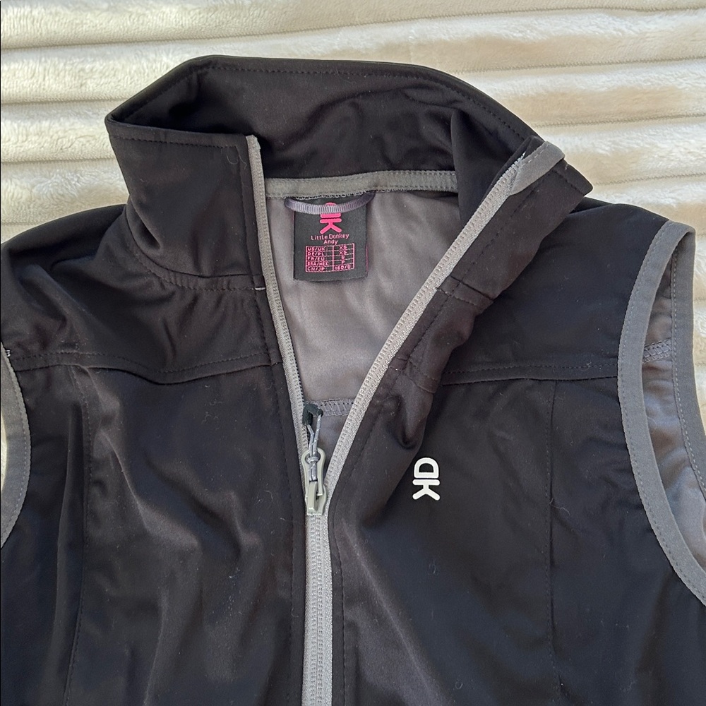 Little Donkey Andy Women's Black Sleeveless Jacket - Picture 2 of 2